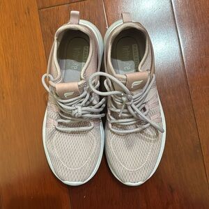 Fabletics  Women’s Mesh Performance Sneaker US 9